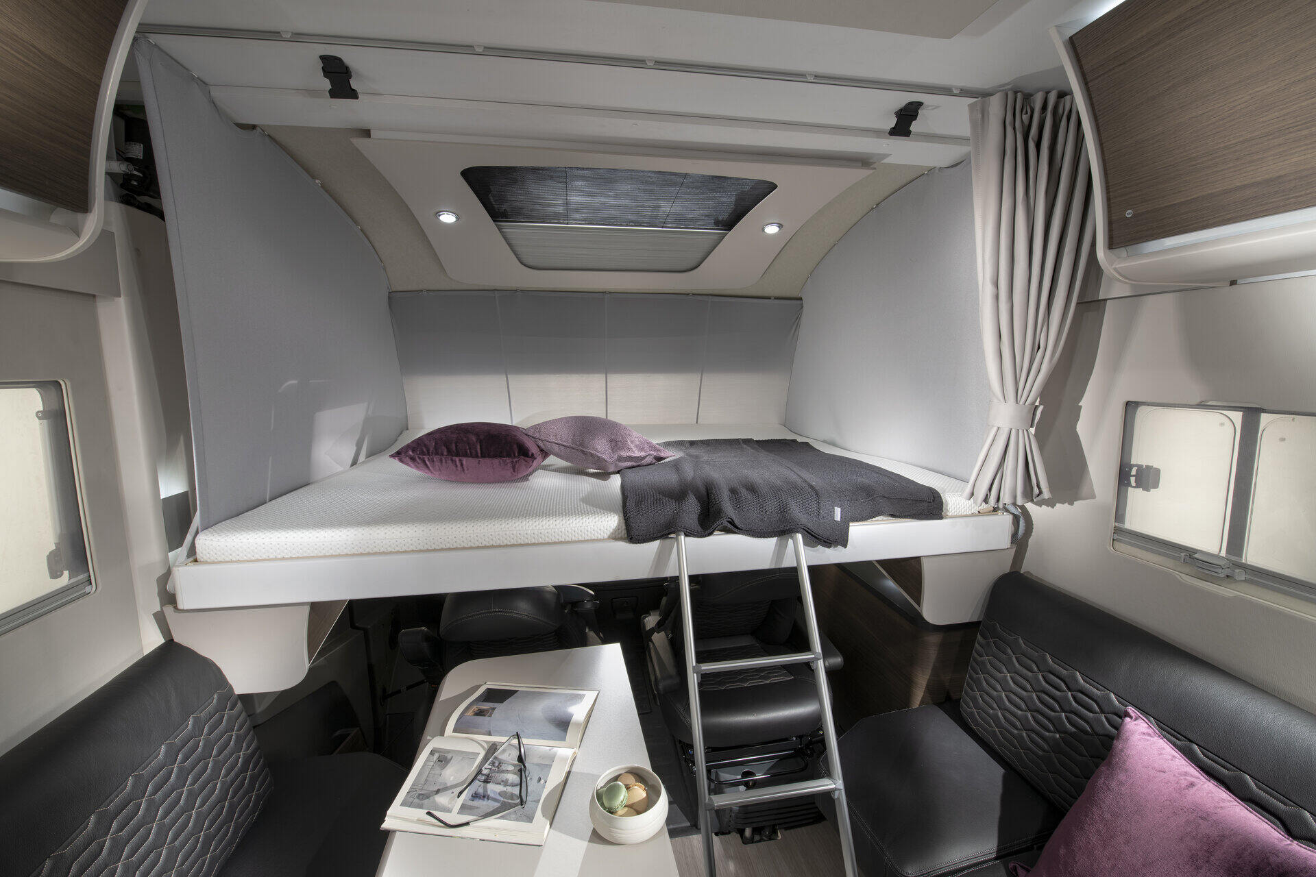 Adria Sonic Supreme 700 DL – dvižna postelja